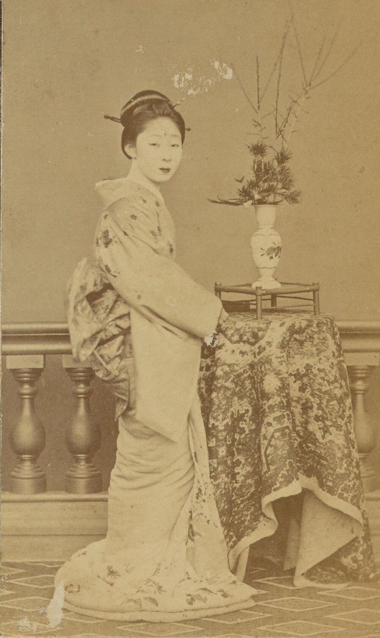 [Stojąca Japonka] autorstwa Unknown artist