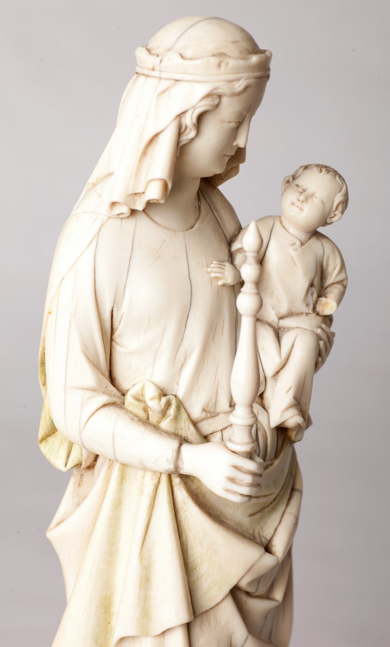 Statua. Madonna z Dzieciątkiem. Dar Mgr Cantineau, dziekana kapituły katedralnej. Kość słoniowa. 13 wiek. Szczegół, biust. autorstwa Unknown artist