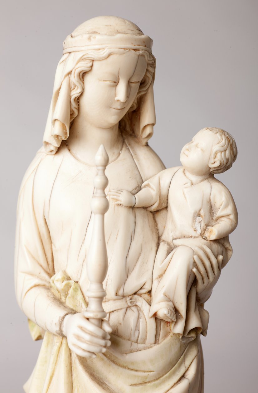 Statua. Madonna z Dzieciątkiem. Dar Mgr Cantineau, dziekana kapituły katedralnej. Kość słoniowa. 13 wiek. Szczegół, biust. autorstwa Unknown artist