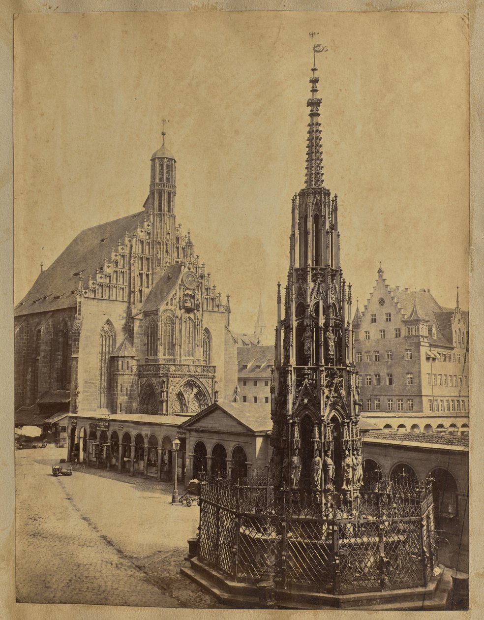 [Kościół Frauenkirche i Schöner Brunnen w Norymberdze]. autorstwa Unknown artist