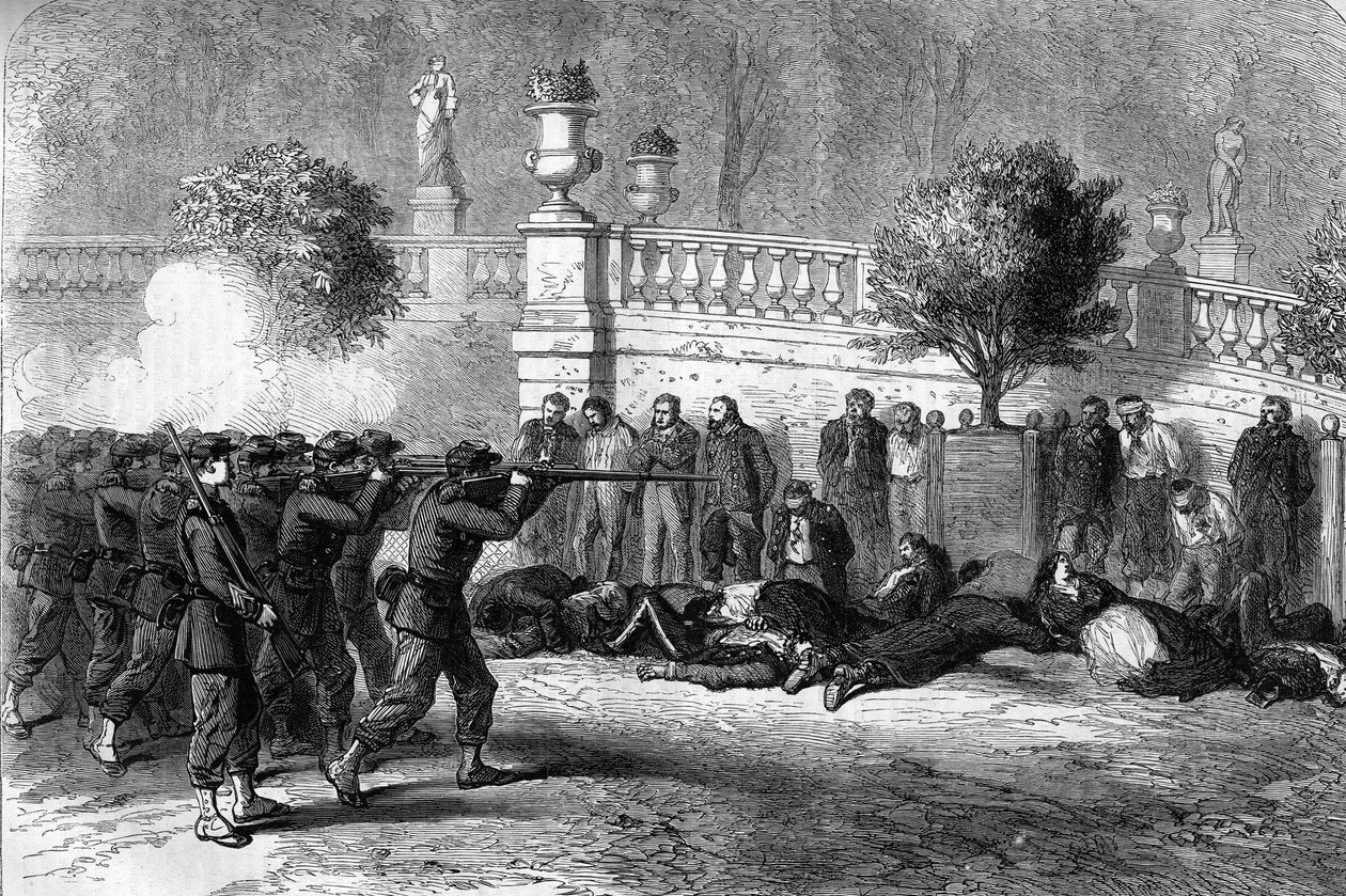 Komuna Paryska w 1871 r. Egzekucja federes (komunardów) w Ogrodzie Luksemburskim podczas krwawego tygodnia od 22 do 28 maja 1871 r. Szósty okręg był jednym z pierwszych zajętych przez powszechną armię. Wśród więźniów federacji niektórzy zostali wysłani autorstwa Unknown artist