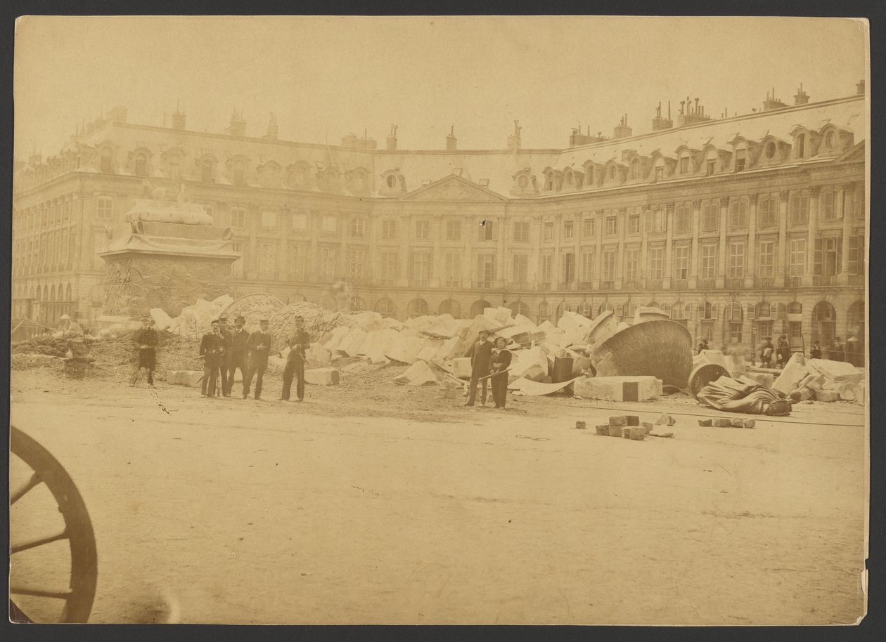 [Kolumna Vendome w ruinie]. autorstwa Unknown artist
