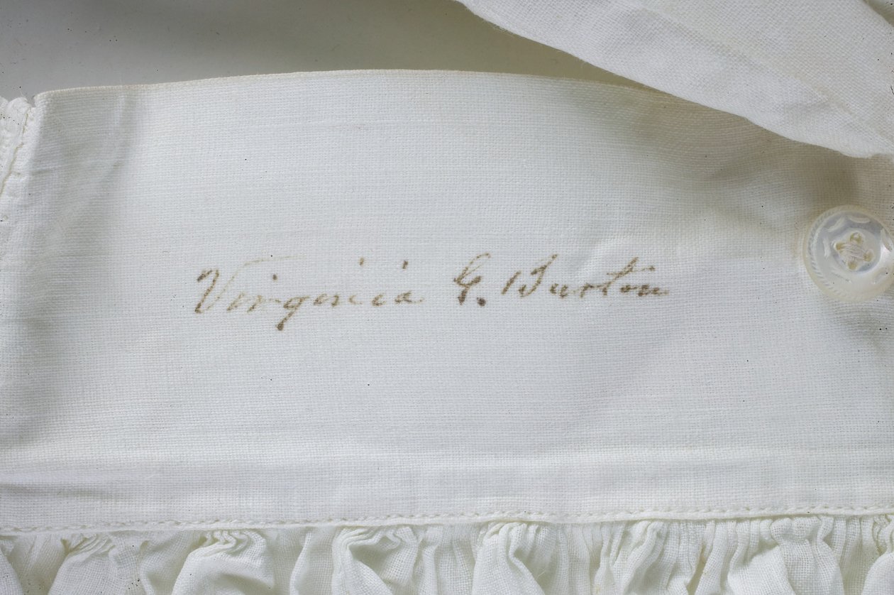 Koszula nocna poślubna autorstwa Unknown artist