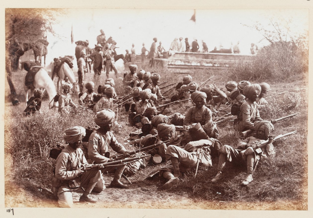14. Sikhowie czekają na atak, Obóz Ćwiczeń w Delhi autorstwa Unknown photographer