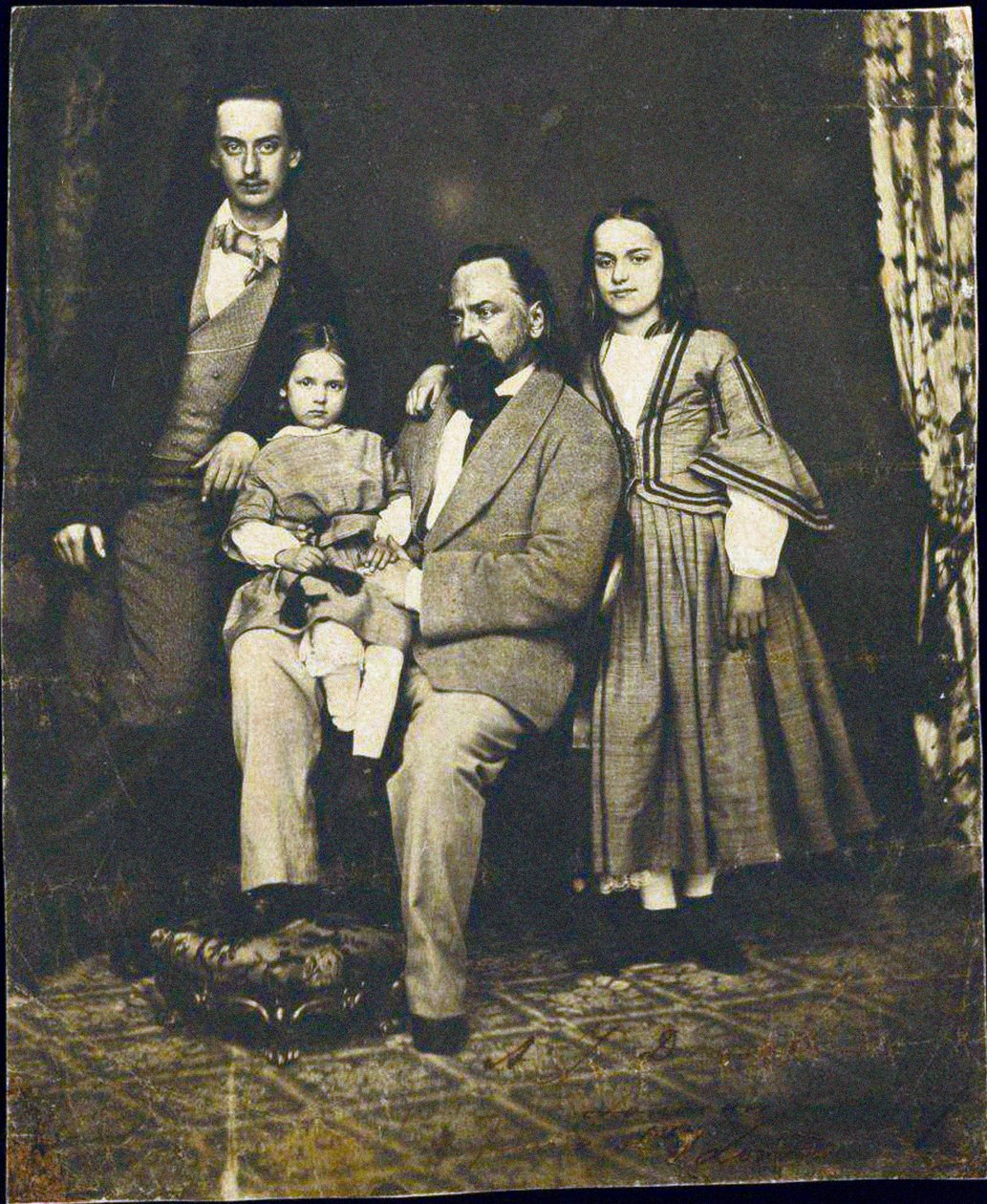 Alexandre Herzen (1812-1870) - Alexander Herzen z dziećmi po śmierci żony Natalie par Anonymous autorstwa Unknown photographer