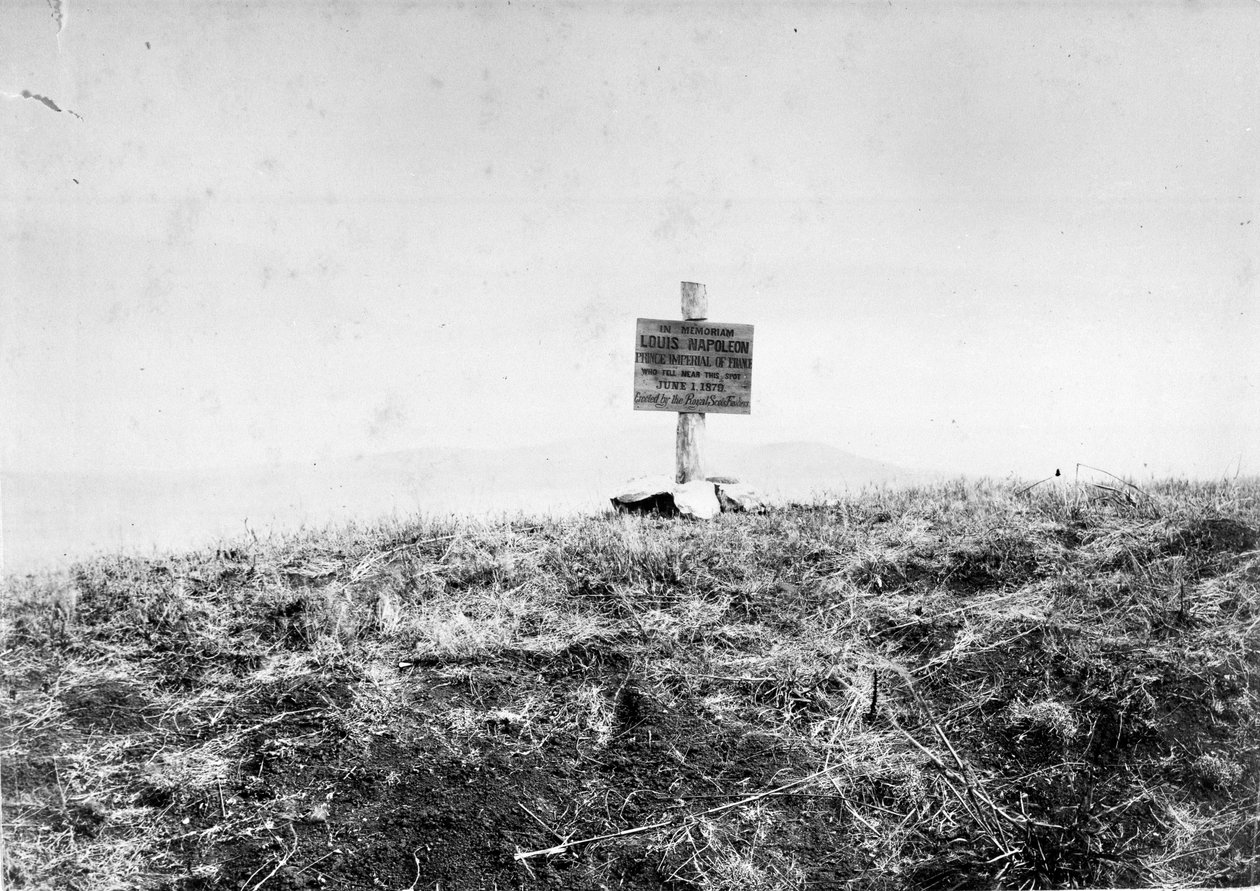 Tablica wzniesiona przez królewskich fizylierów szkockich, aby zaznaczyć miejsce upadku księcia cesarskiego, 1879 r autorstwa Unknown photographer