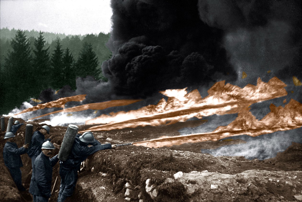 Francuscy żołnierze używający miotaczy ognia z okopów, Chemin des Dames autorstwa Unknown photographer