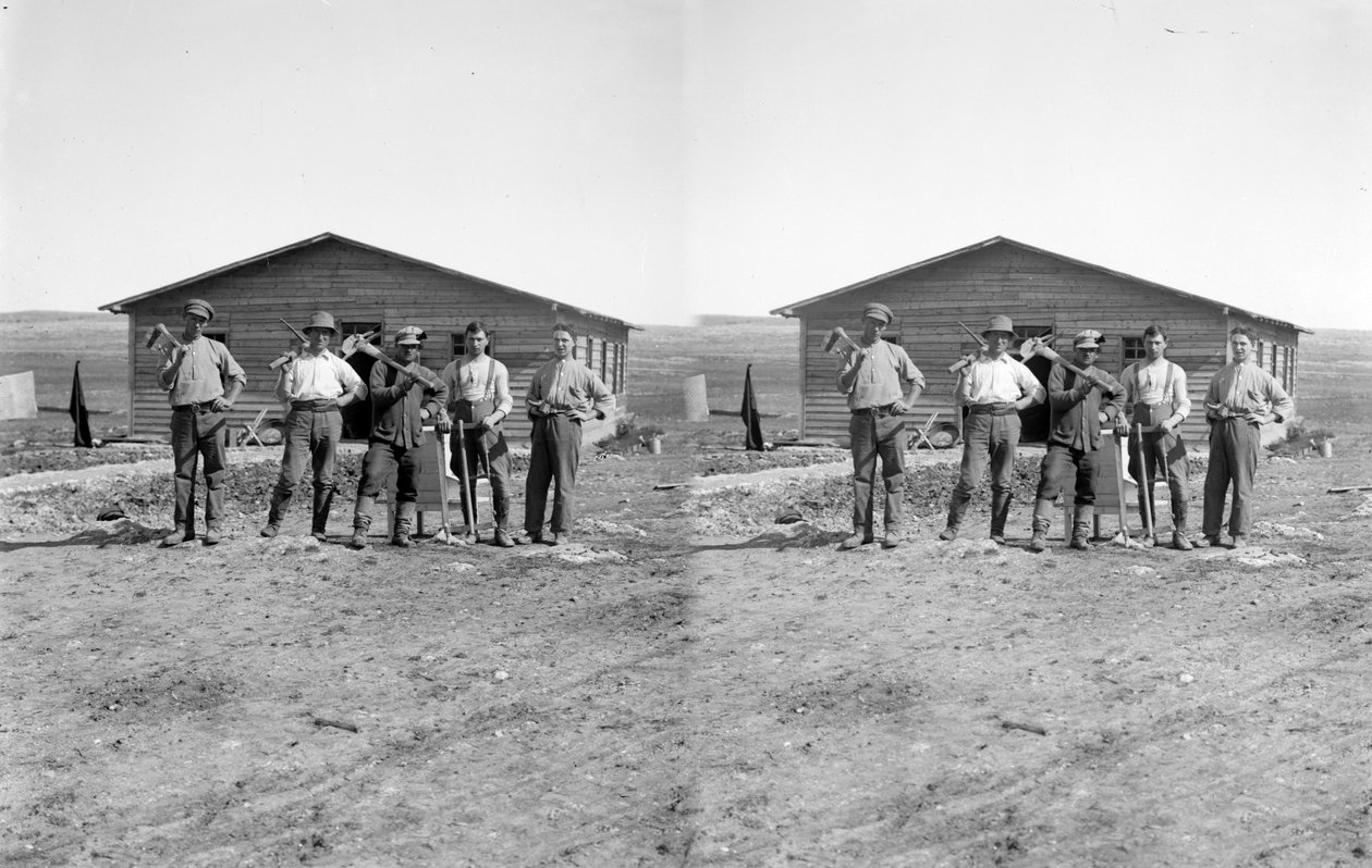Portret grupowy osadników żydowskich w kibucu w Palestynie, ok. 1923 r. autorstwa Unknown photographer