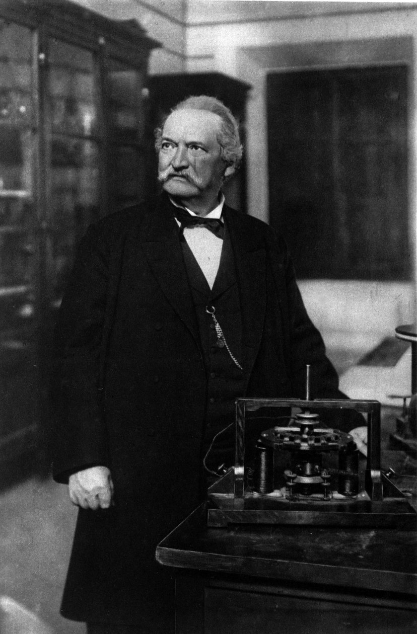 Portret Antonio Pacinottiego, włoskiego fizyka (1841-1912) ze swoim Pierścieniem (Anello). autorstwa Unknown photographer