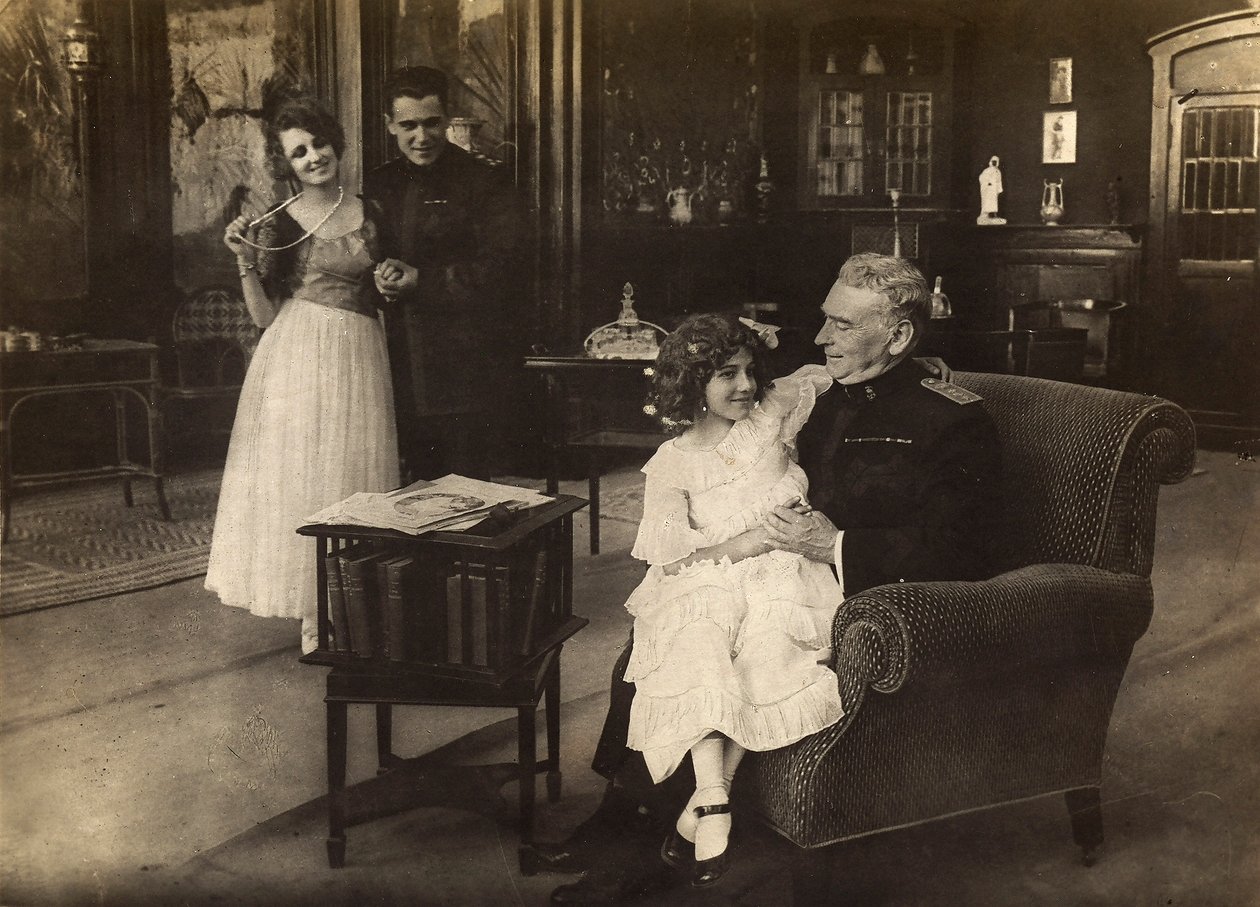 Portret aktorki Cecyl Tryan na planie filmu "Spirale della morte" z 1918 roku autorstwa Unknown photographer