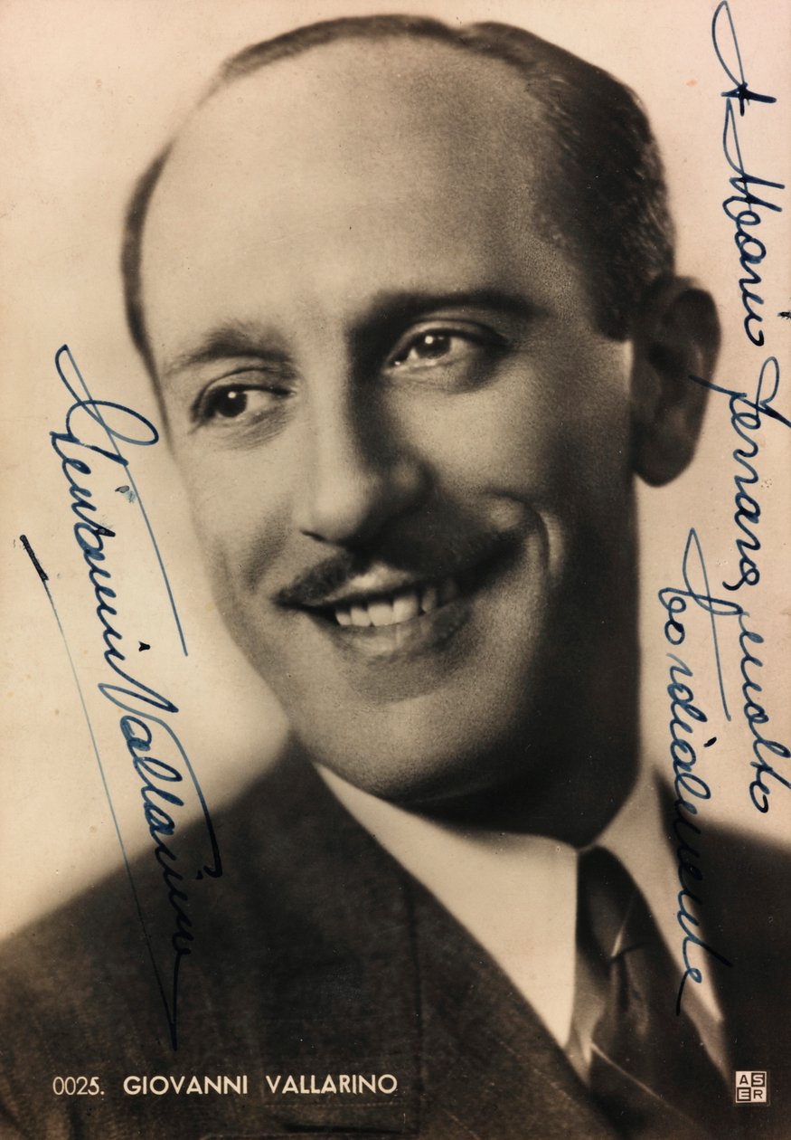 Portret z dedykacją i autografem włoskiego piosenkarza Giovanniego Vallarino; pocztówka autorstwa Unknown photographer