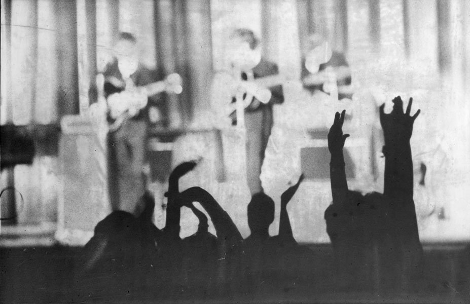 The Beatles/Brian Epstein (zdjęcie czarno-białe) autorstwa Unknown photographer