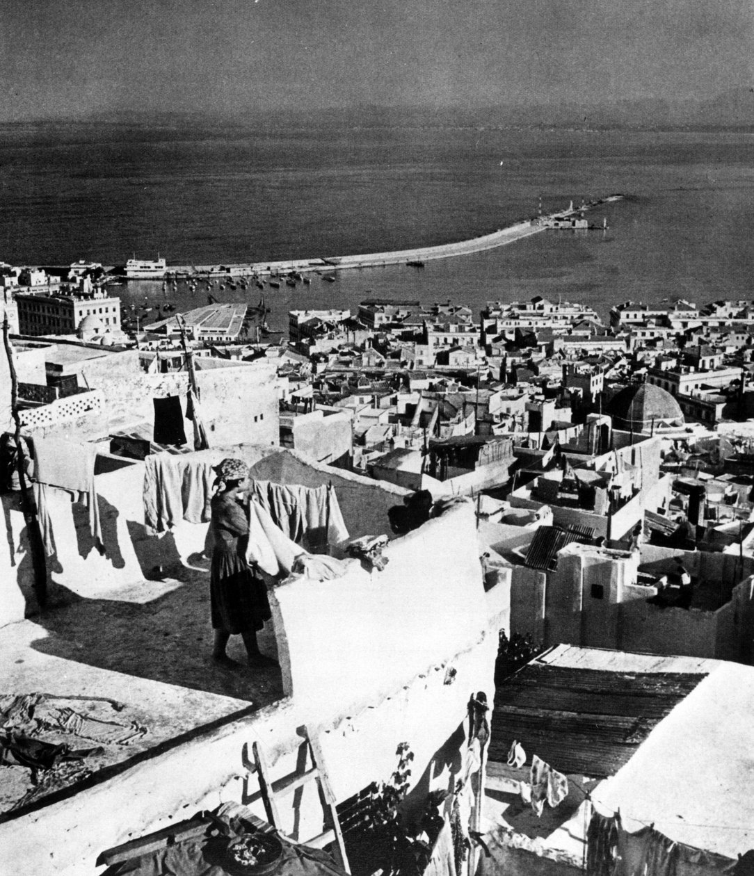 Widok na port i miasto Algier, sd autorstwa Unknown photographer