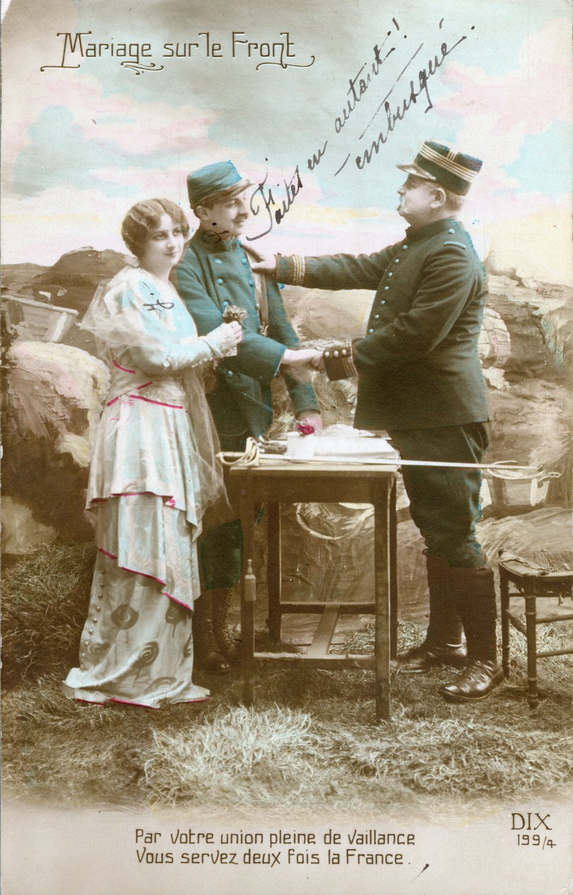 Pocztówka z I wojny światowej, małżeństwo na froncie żołnierza (poilu) i młodej kobiety, wojskowej służby pomocniczej, przez oficera zakwalifikowane jako zasadzka. (foto) autorstwa Unknown photographer