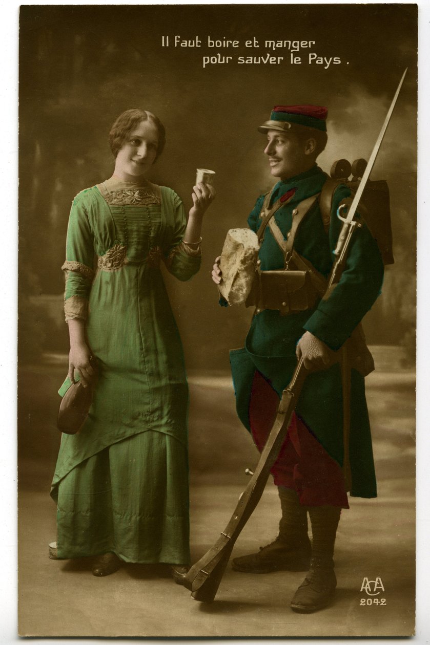 Wojna 1914-1918 (14-18): pocztówka z epoki przedstawiająca francuskiego żołnierza w niebieskim mundurze (niebieski horyzont) biorącego chleb i wino przyniesione mu przez młodą kobietę: pić i jeść, aby ocalić kraj - jedzenie - autorstwa Unknown photographer