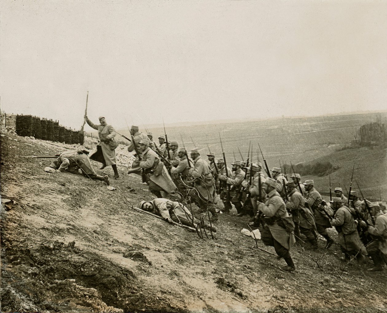 Wojna 14-18 (1914-1918) - Propaganda - Fotograficzna płyta stereoskopowa LSU (L.S.U. La Stereoscopie Universelle) wydana w 1914 r.: zdjęcie wielkiej ostrogi Notre-Dame de Lorette (gmina Ablain-Saint-Nazaire - Ablain Saint Nazaire, Pas-de-Calais) autorstwa Unknown photographer