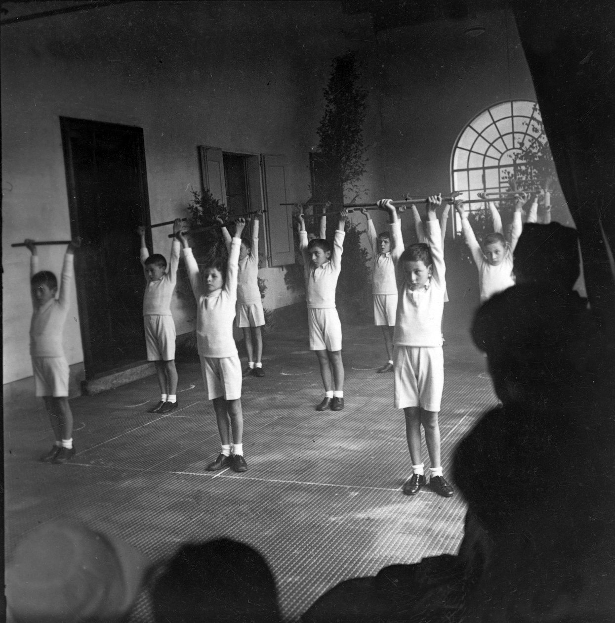 sport, wychowanie fizyczne, szkolna sala gimnastyczna autorstwa Unknown photographer
