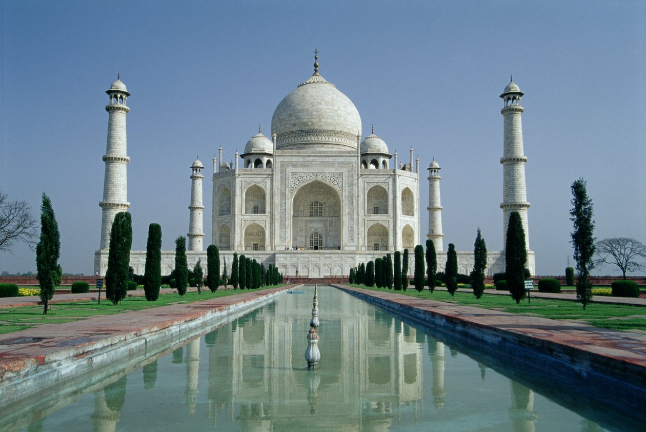Widok na Taj Mahal, zbudowany przez cesarza Shah Jahana (1592-1666), ukończony w 1643 r. (zdjęcie) autorstwa Ustad Ahmad Lahori