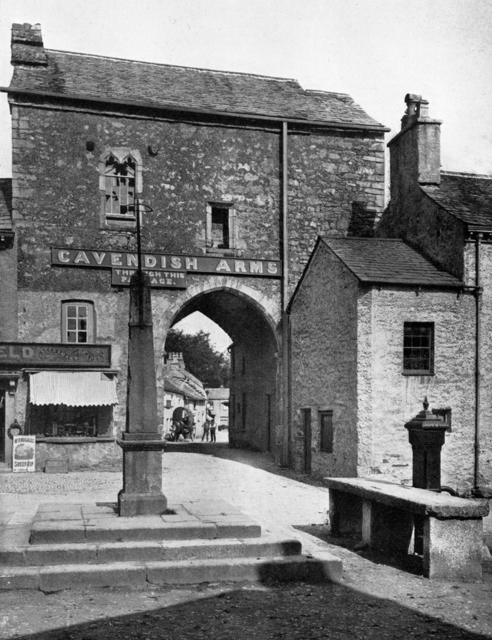 Cartmel Priory Gatehouse, Cartmel, Cumbria, 1924-1926. autorstwa Valentine and Sons Ltd