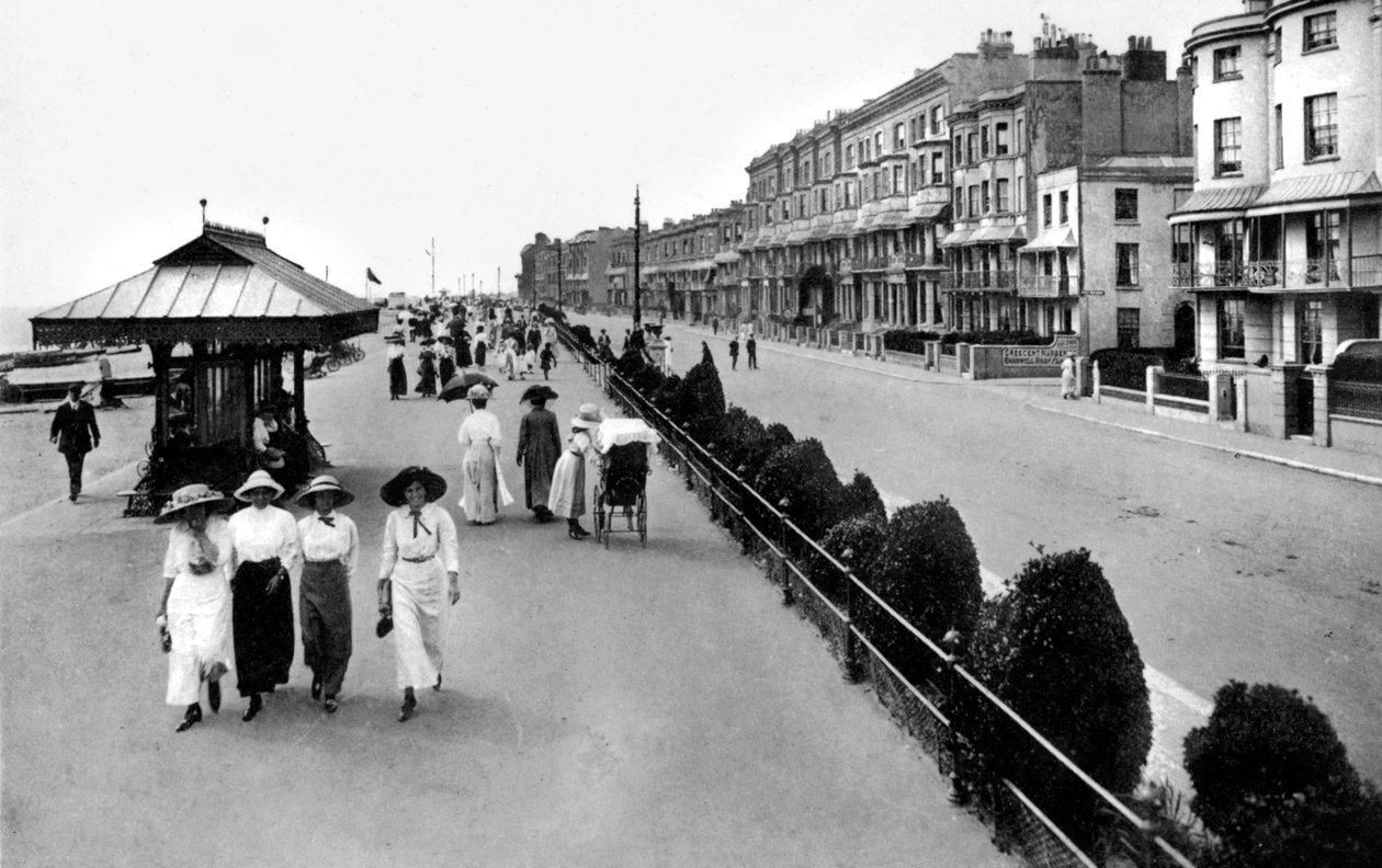 Promenada, West Worthing, West Sussex, początek XX wieku. autorstwa Valentine and Sons Ltd