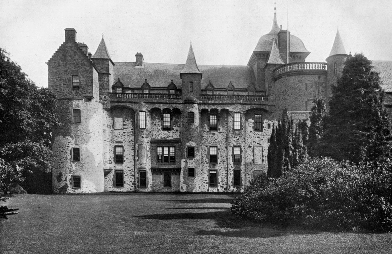 Zamek Thirlestane, Lauder, Szkocja, 1924-1926 autorstwa Valentine and Sons Ltd