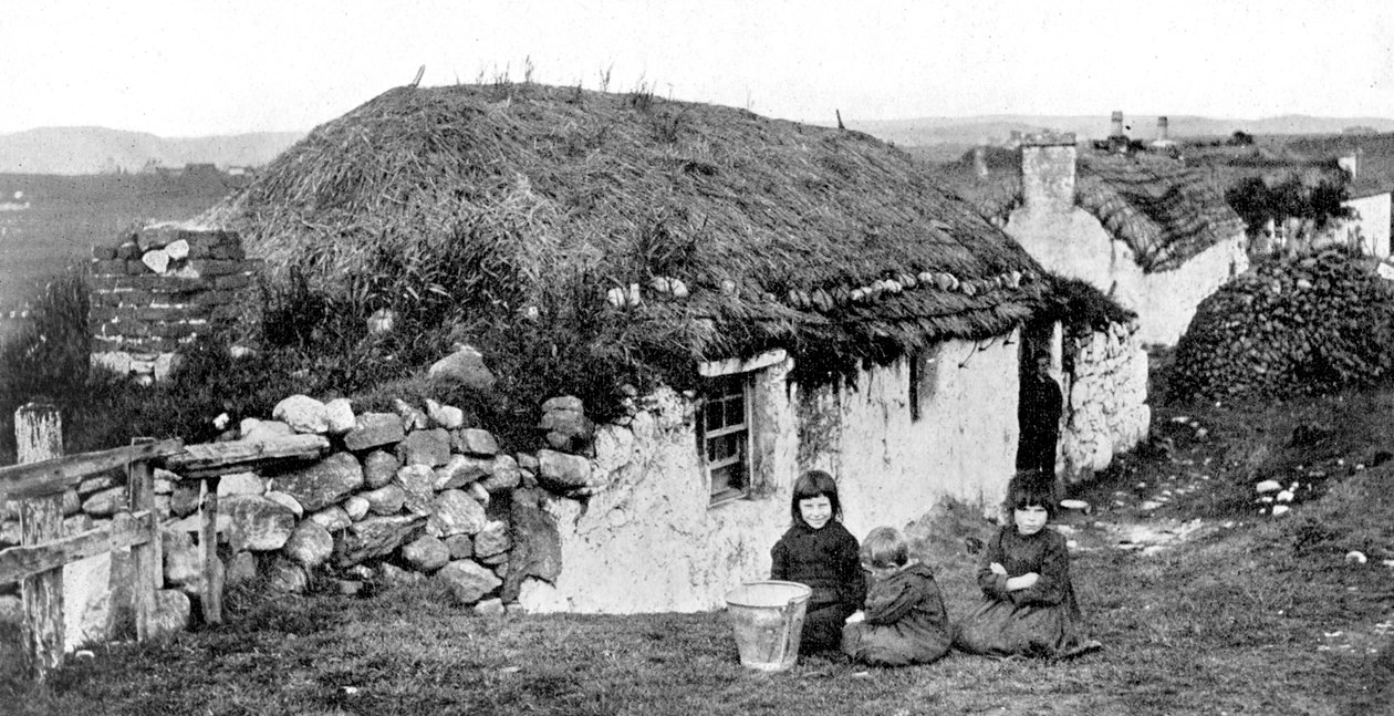 Domy Crofters, Stornoway, Lewis, Western Isles, Szkocja, 1924-1926. autorstwa Valentine and Sons Ltd