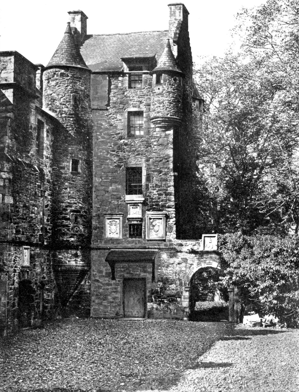 Zamek Ferniehirst, Jedburgh, Borders, Szkocja, 1924-1926. autorstwa Valentine and Sons Ltd