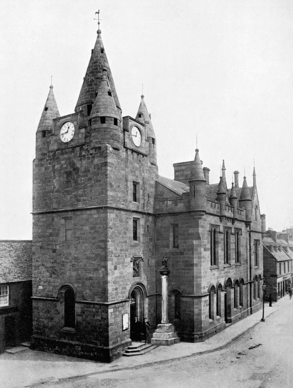 Old Tower, Tain, Ross and Cromarty, Szkocja, 1924-1926. autorstwa Valentine and Sons Ltd