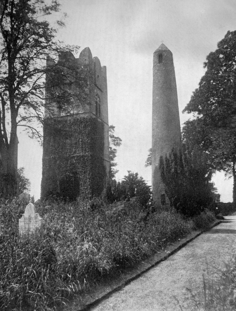 Okrągła Wieża Mieczy, Dublin, Irlandia, od wschodu, 1924-1926. autorstwa Valentine and Sons Ltd