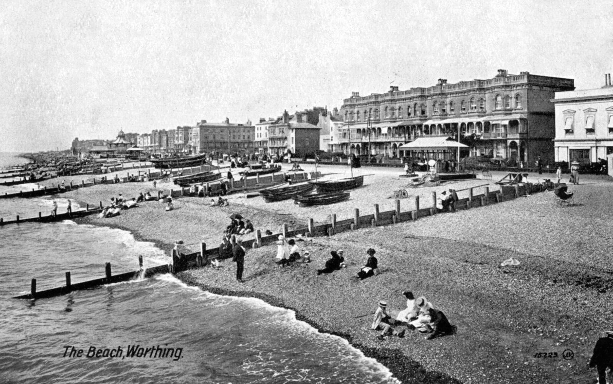 Plaża w Worthing, West Sussex, 1917. autorstwa Valentine and Sons Publishing Co