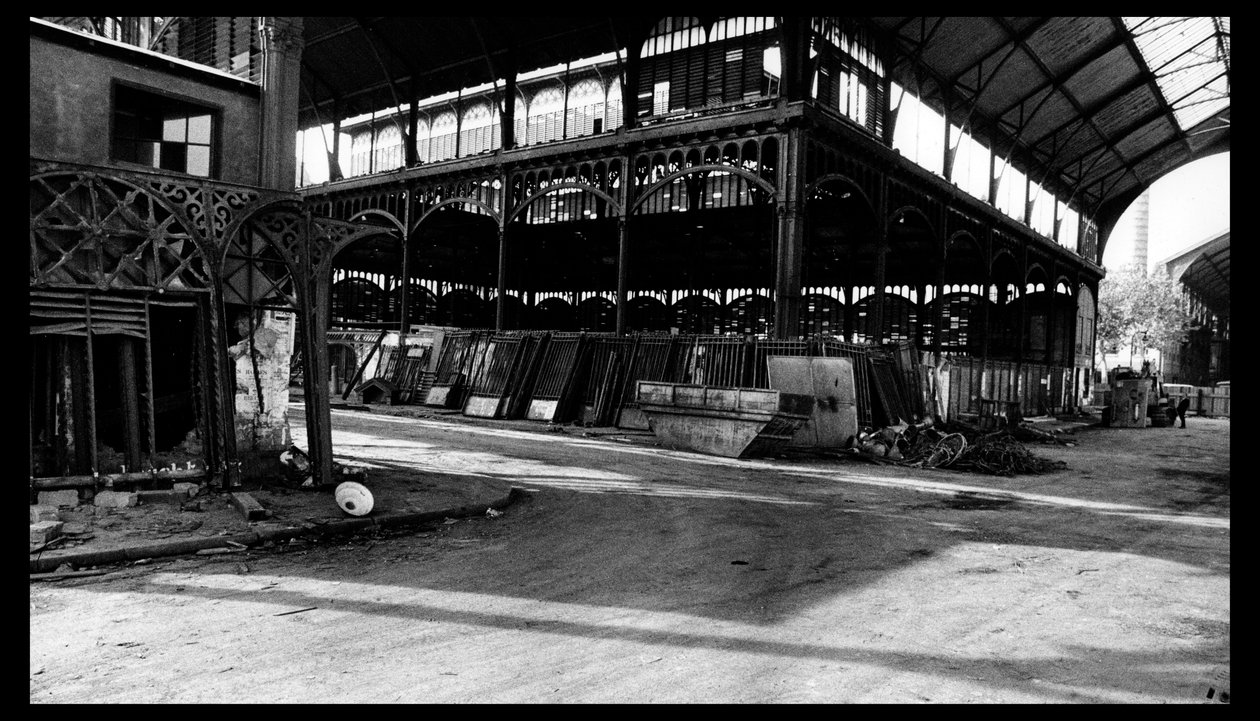 Rozbiórka rynku centralnego w Paryżu, sierpień 1971 (zdjęcie czarno-białe) autorstwa Victor Baltard