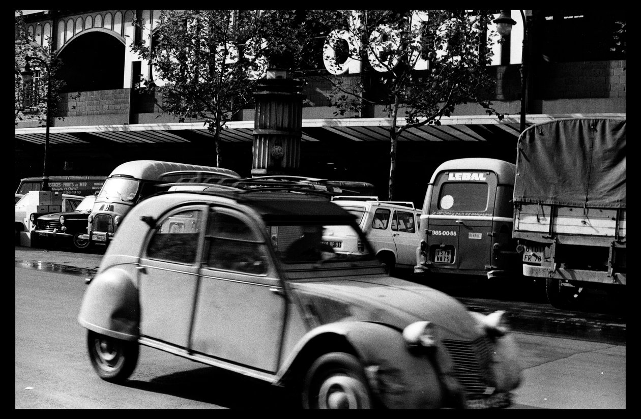 Les halles de Paris tuż przed rozbiórką w sierpniu 1971 (zdjęcie czarno-białe) autorstwa Victor Baltard
