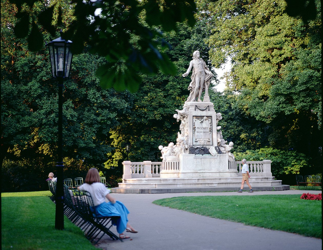 Pomnik Mozarta, zbudowany w 1896 roku, Burggarten (zdjęcie) autorstwa Victor Tilgner