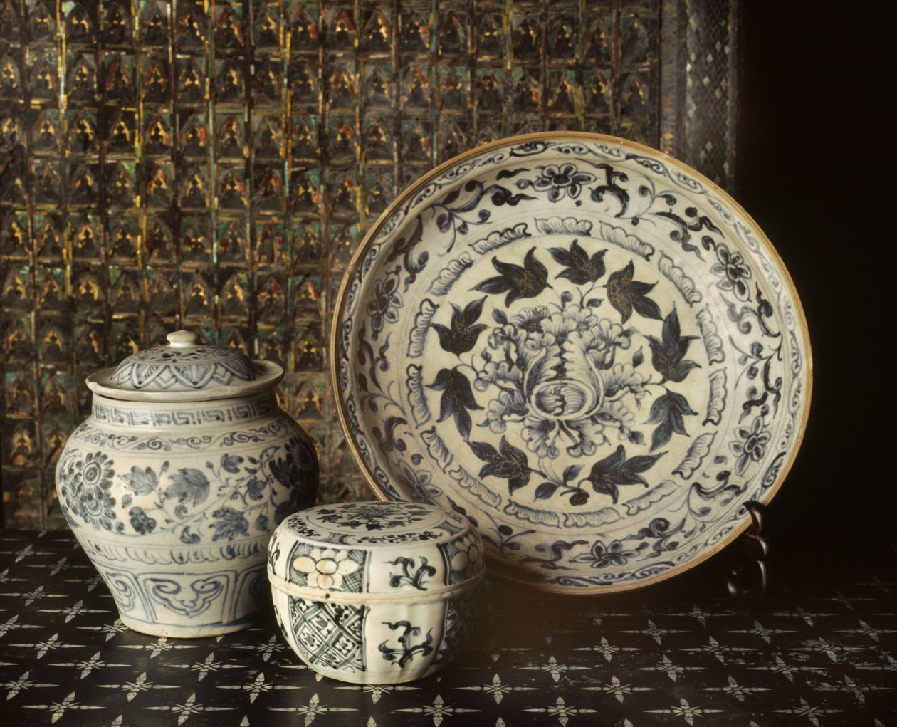 Niebiesko-biała porcelana Annam, XV-XVI w. (ceramika) autorstwa Vietnamese School