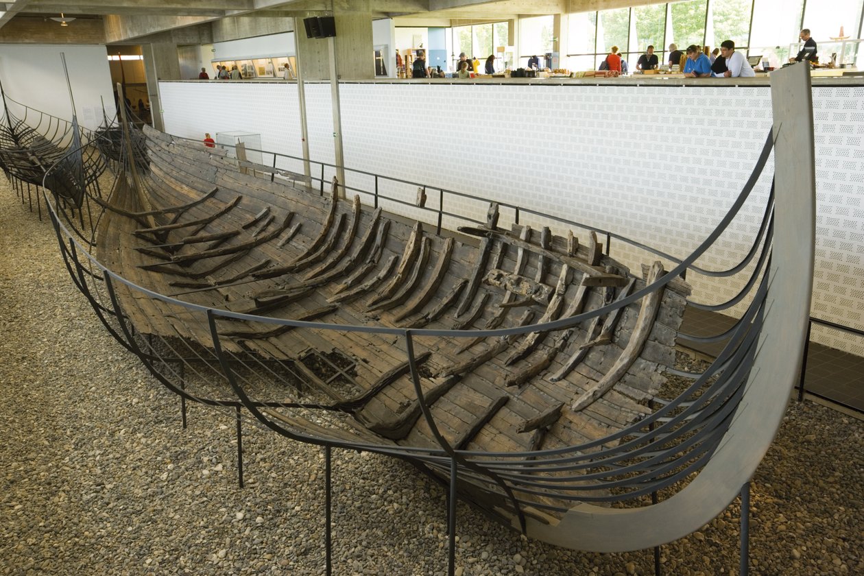 Zachowany i zrekonstruowany longboat autorstwa Viking