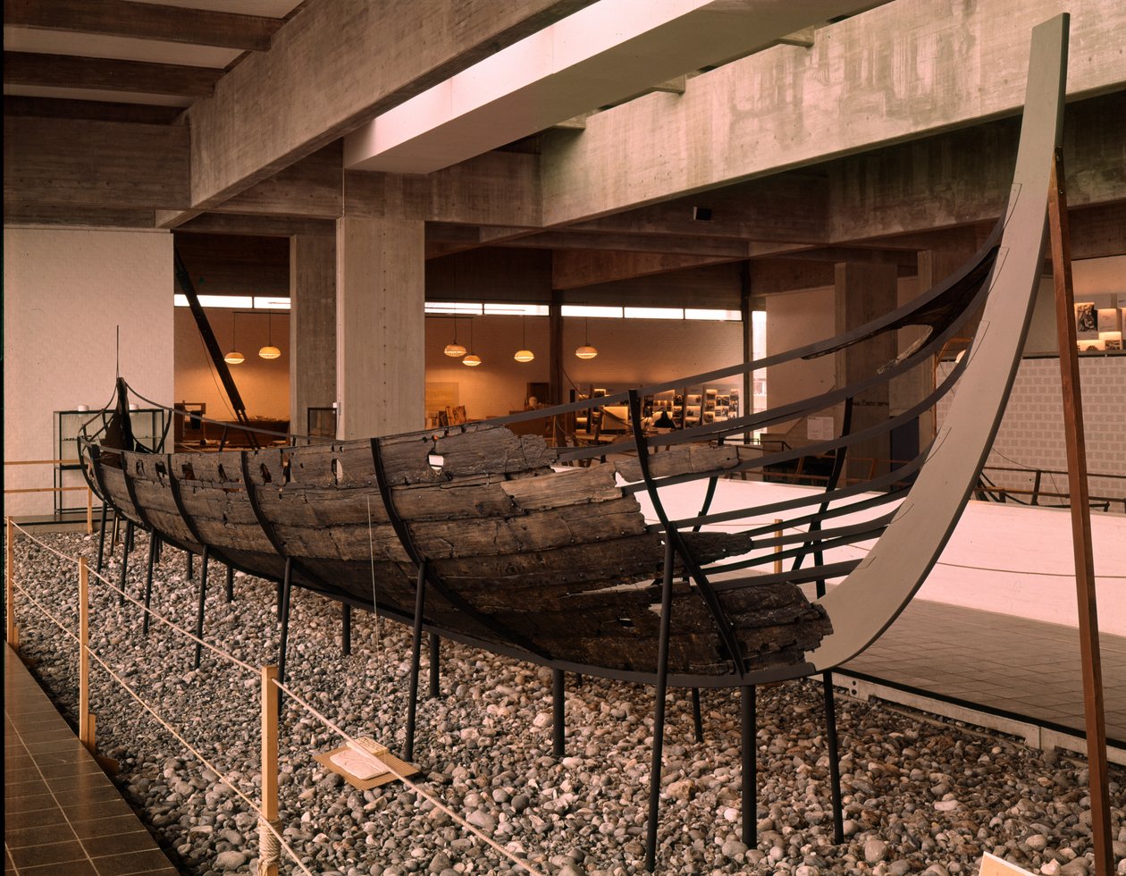 Statek wikingów (Drakkar lub Langskip) znaleziony w fiordzie Roskilde, Dania, ok. 1030 (dąb, sosna, jesion i olcha) autorstwa Viking