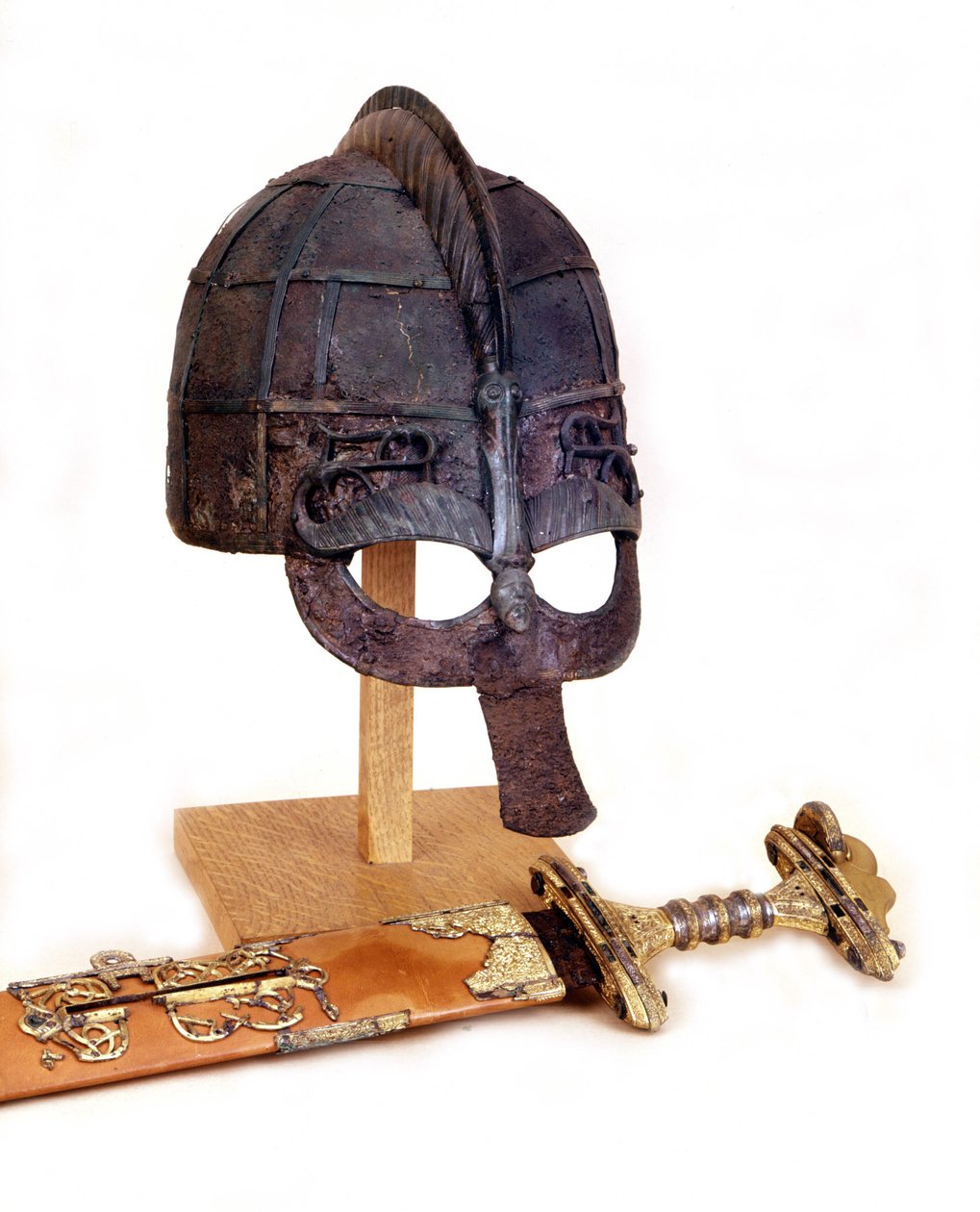 Hełm i miecz wikinga. Statens Sjohistoriska, Sztokholm. autorstwa Viking Viking