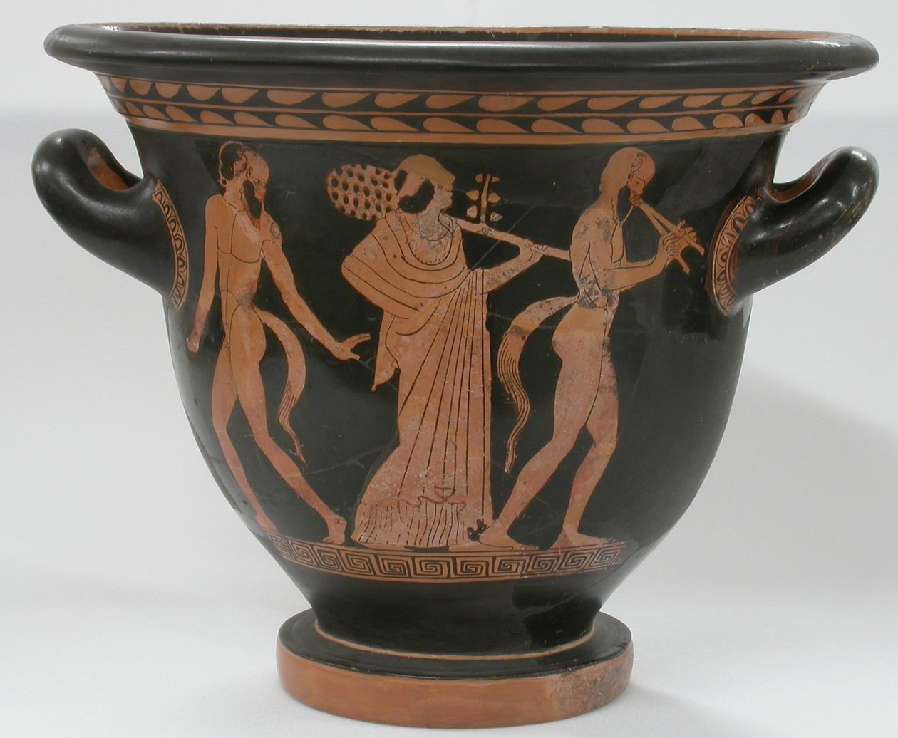 Czerwonofigurowy Bell Krater, przedstawiający różne sceny związane z Dionizą, ok. 470-440 p.n.e. (ceramika) autorstwa Villa Giulia Painter