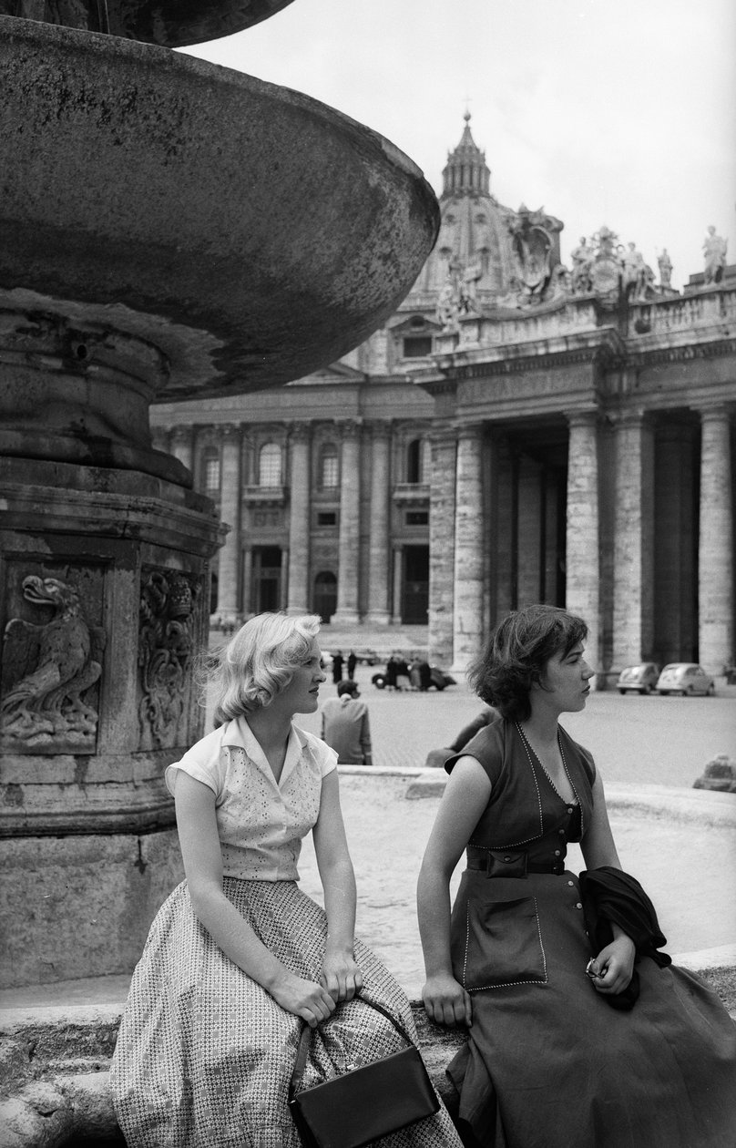 Cudzoziemcy w Rzymie, ok. 1960 (odbitka żelatynowo-srebrowa) autorstwa Vincenzo Balocchi