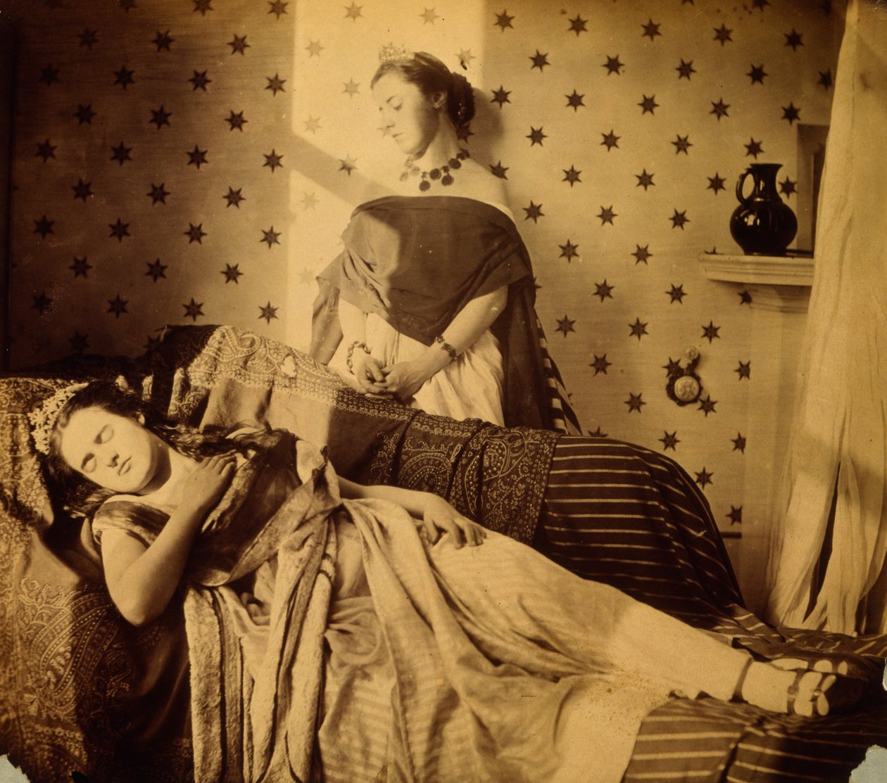 Studium fotograficzne Isabelli Grace i Clementiny Maude, ok. 1853-4 r. autorstwa Viscountess Hawarden