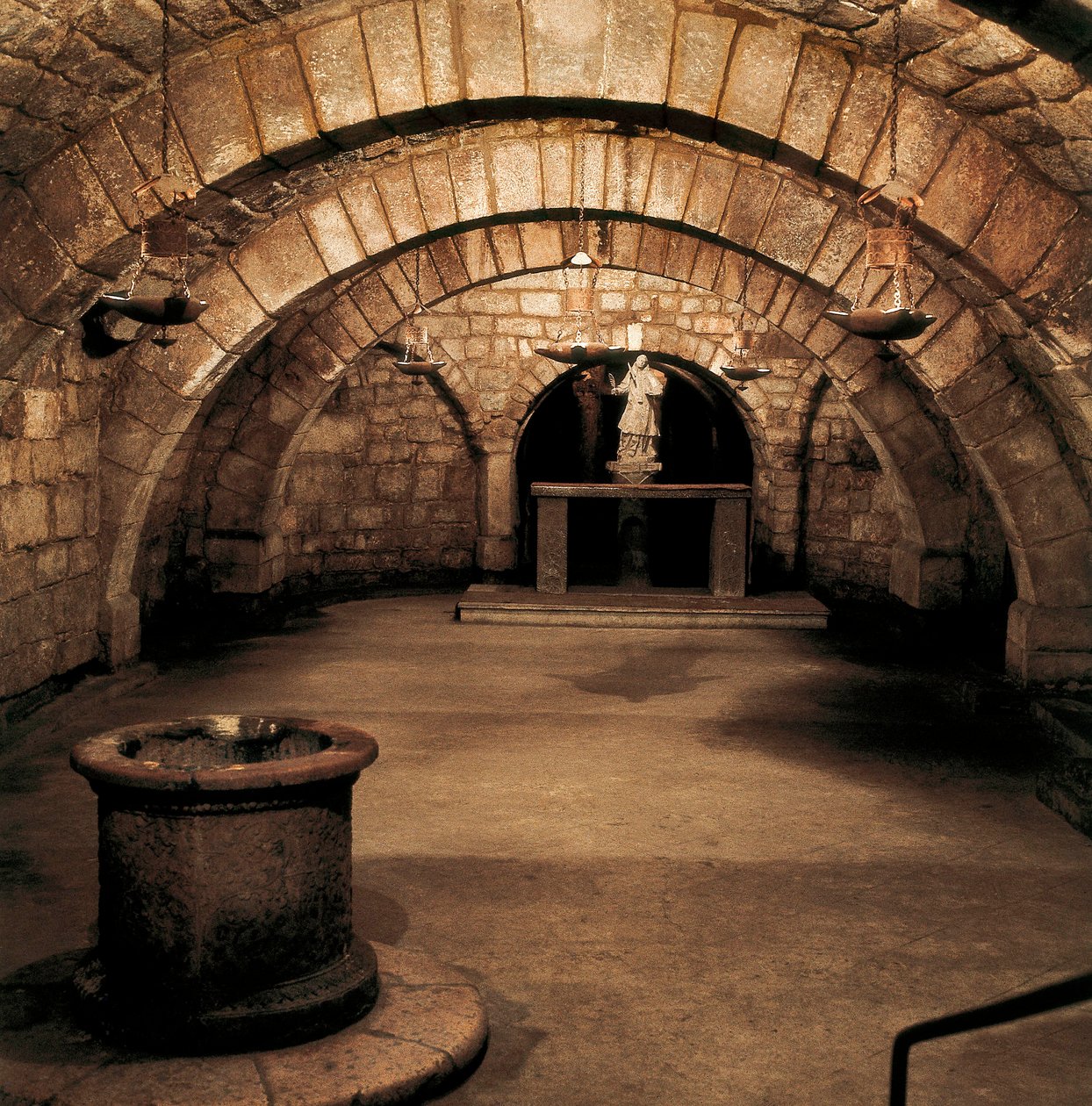 Krypta św. Antolina, katedra w Palencii, Hiszpania, VII w. (foto) autorstwa Visigothic
