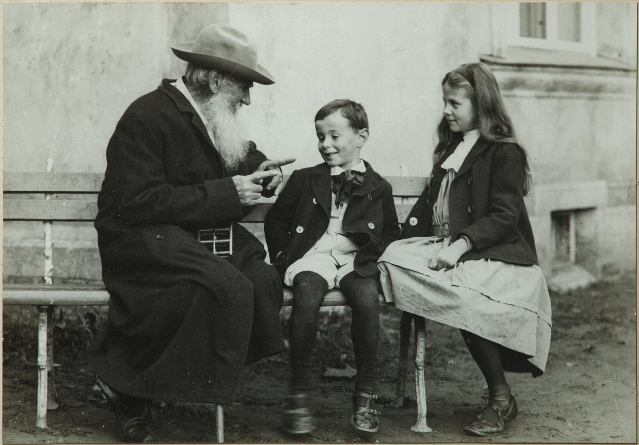 Lew Tołstoj z wnukami Lwa i Sofii, 1909 autorstwa Vladimir Grigorievich Chertkov