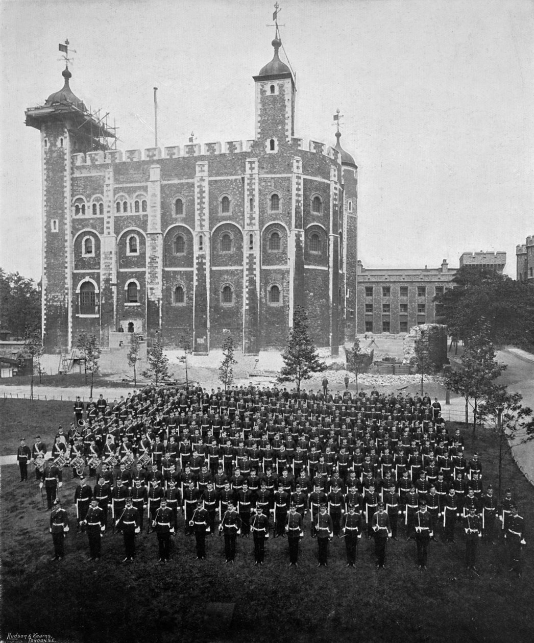 1. Pułk Suffolk w Tower of London, 1895 1896. autorstwa W. W. Rouch
