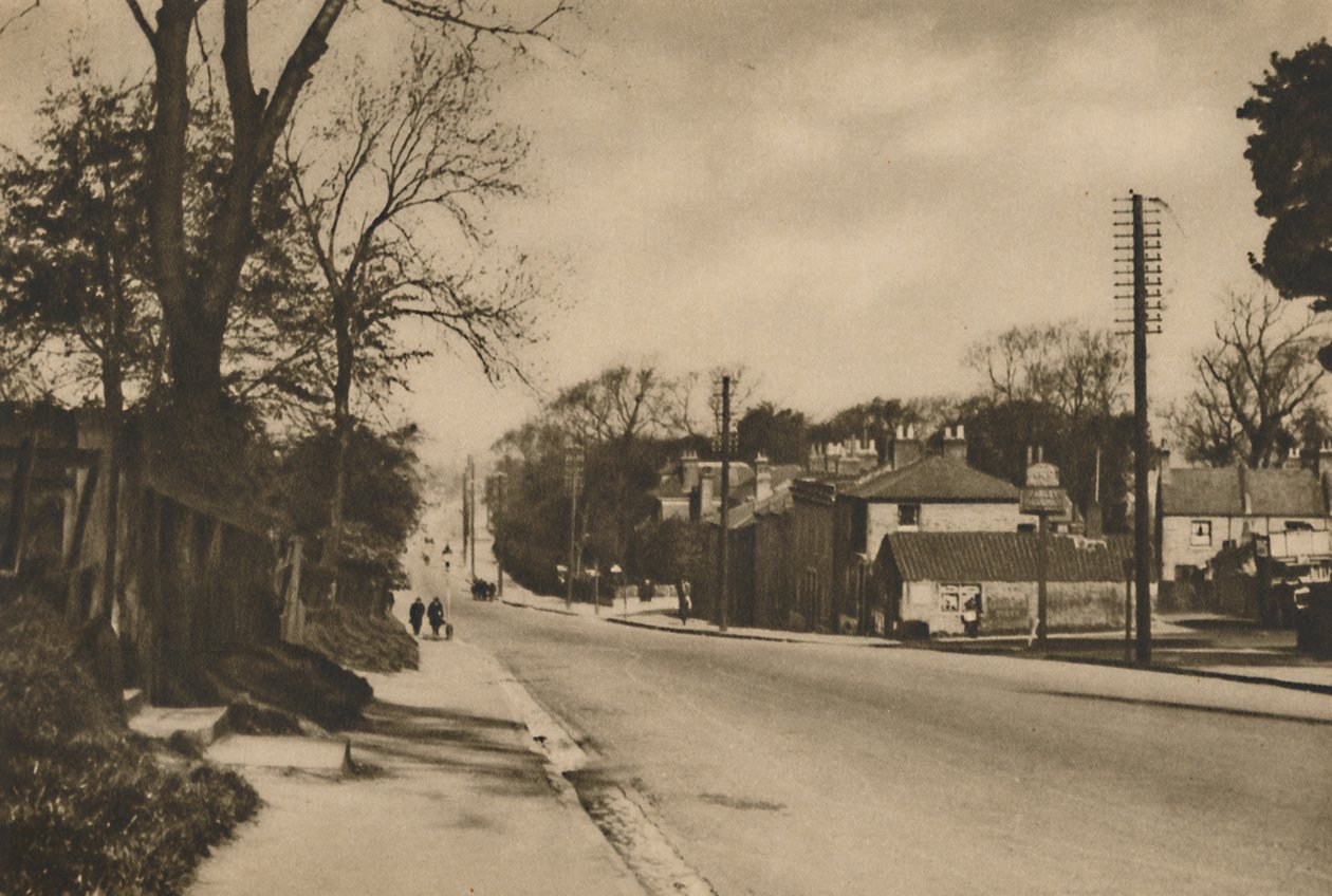 Gdzie rzymska droga do Dover przecina wzgórze strzelców za Blackheath, c1935. autorstwa W. Whiffin