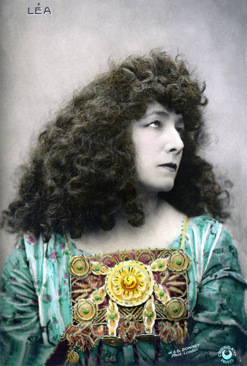 Henriette Rosine Bernard aka Sarah Bernhardt (1844-1923) w roli Léi (zdjęcie) autorstwa W. and D. Downey