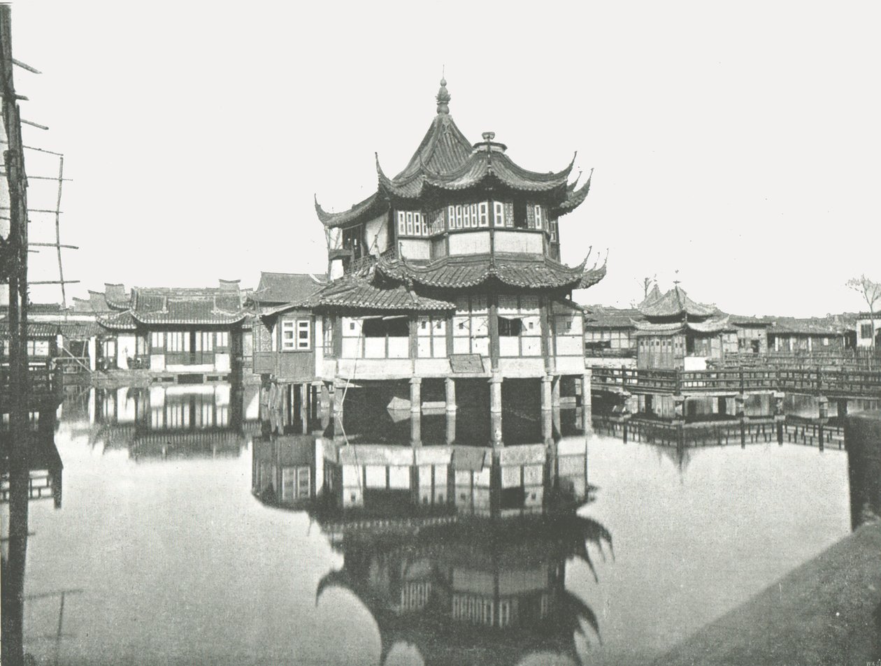 Jeden z publicznych ogrodów herbacianych, Szanghaj, Chiny, 1895. autorstwa W and S Ltd