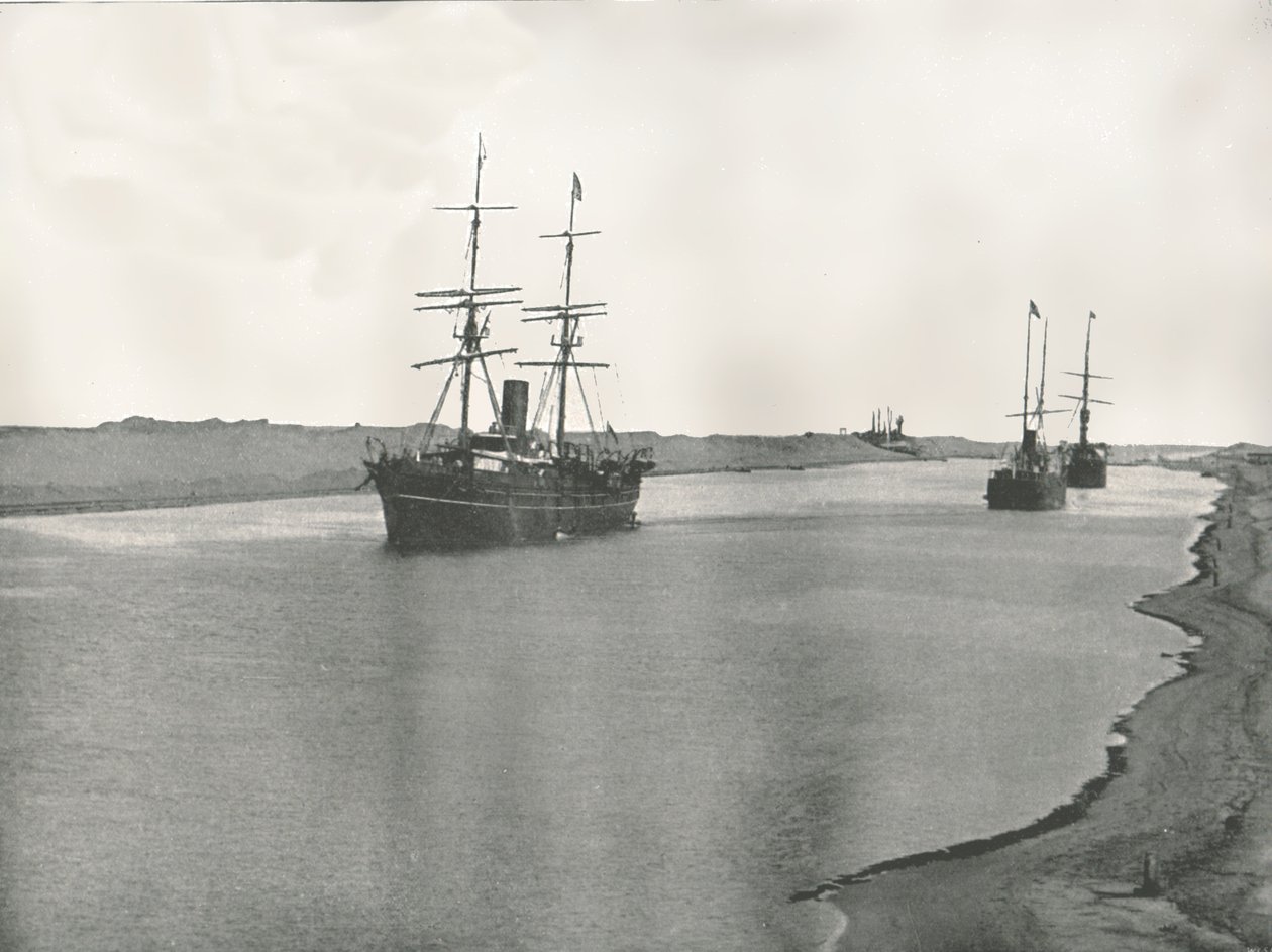 Statki na Kanale Sueskim, Kantara, Egipt, 1895. autorstwa W and S Ltd