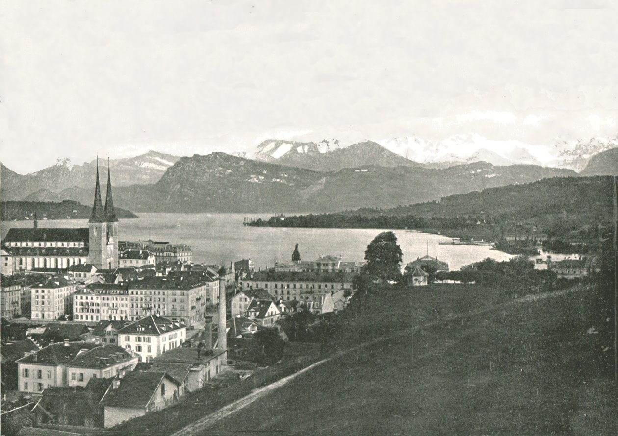Widok Lucerny i jej gór, Szwajcaria, 1895. autorstwa W and S Ltd