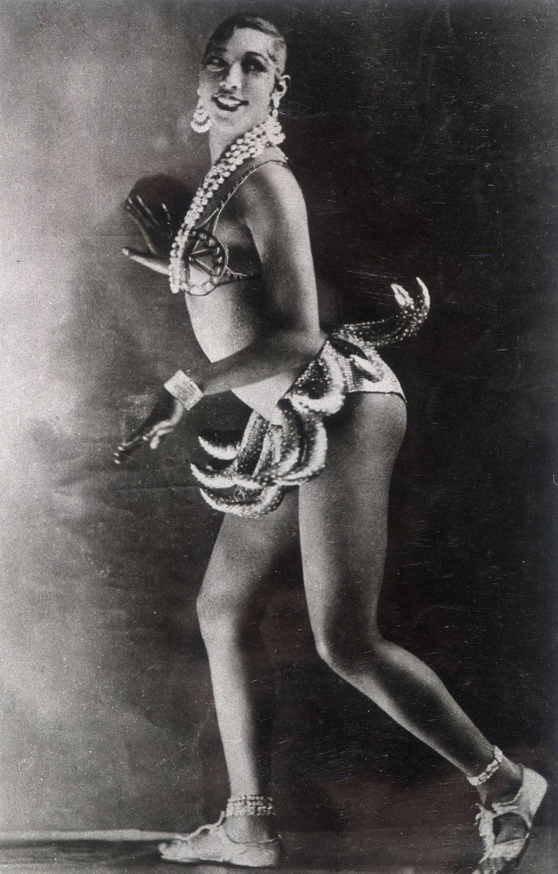 Josephine Baker ubrana w pasek z bananów. Fot. Lucien Walery (1863-1935). autorstwa Walery