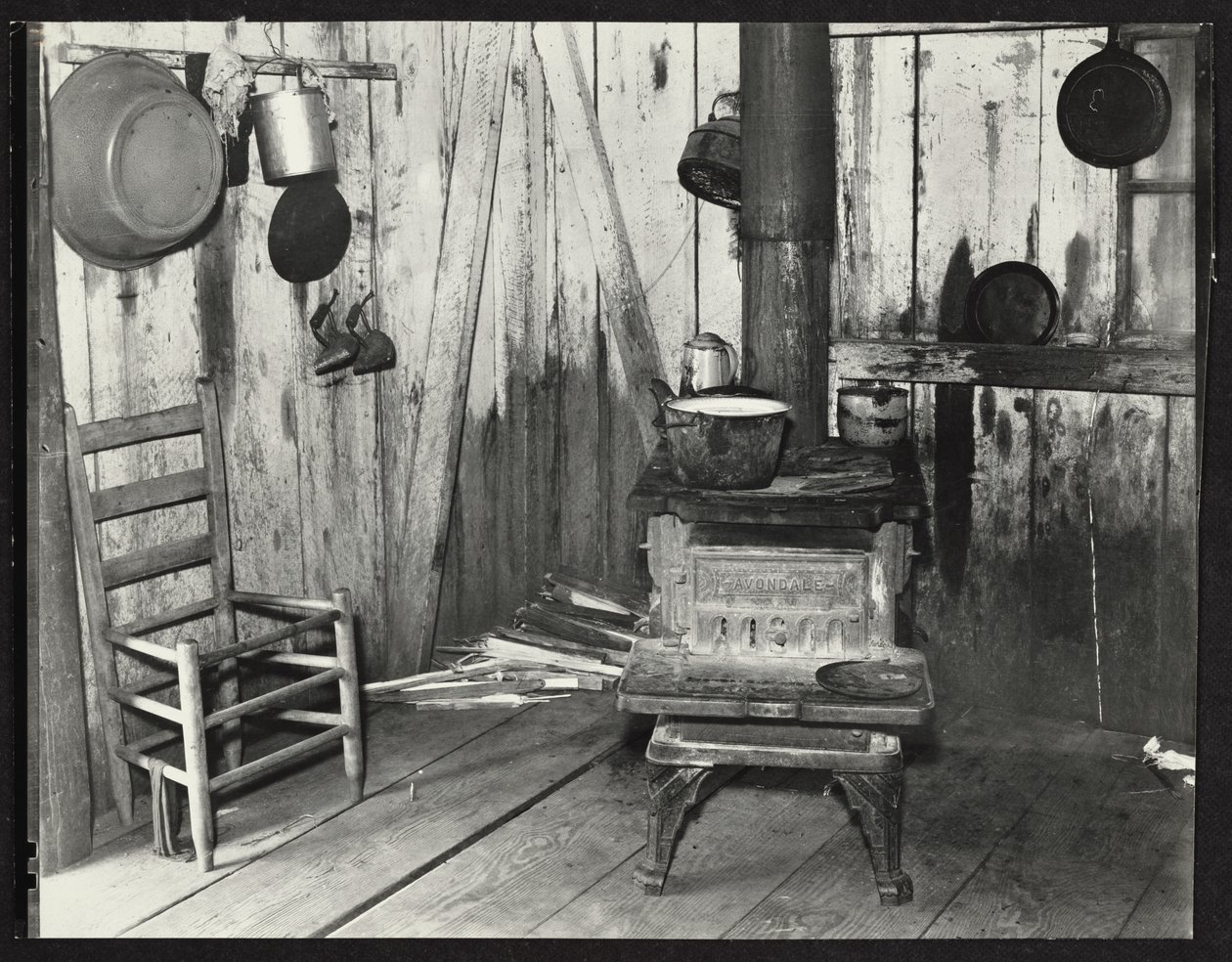 Kuchnia dla rolników w Alabamie w pobliżu Moundville autorstwa Walker Evans